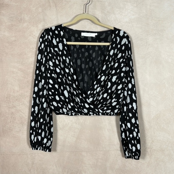ASTR Wrap Blouse Womens XS Dalmatian Print Ribbed Cropped Mobwife Modern Chic - Picture 1 of 10